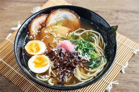  Hakata Ramen - En Slurpvig Umgivning av Smakfull Umami Och Krämiga Tonfiskbroder