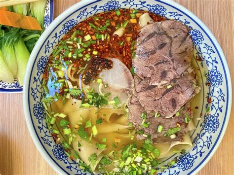   Lanzhou Lamian – En Smakfull Väg till Slät och Kryddig Njutning!