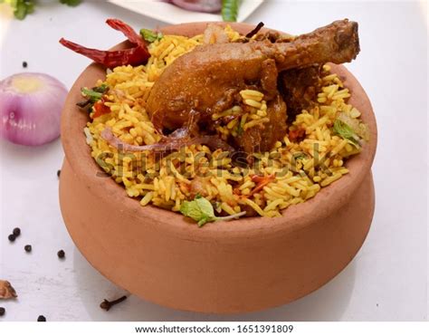  Lucknowi Biryani - En Rökig & Krämiga Kärlekssaft Från Indiens Hüglander!